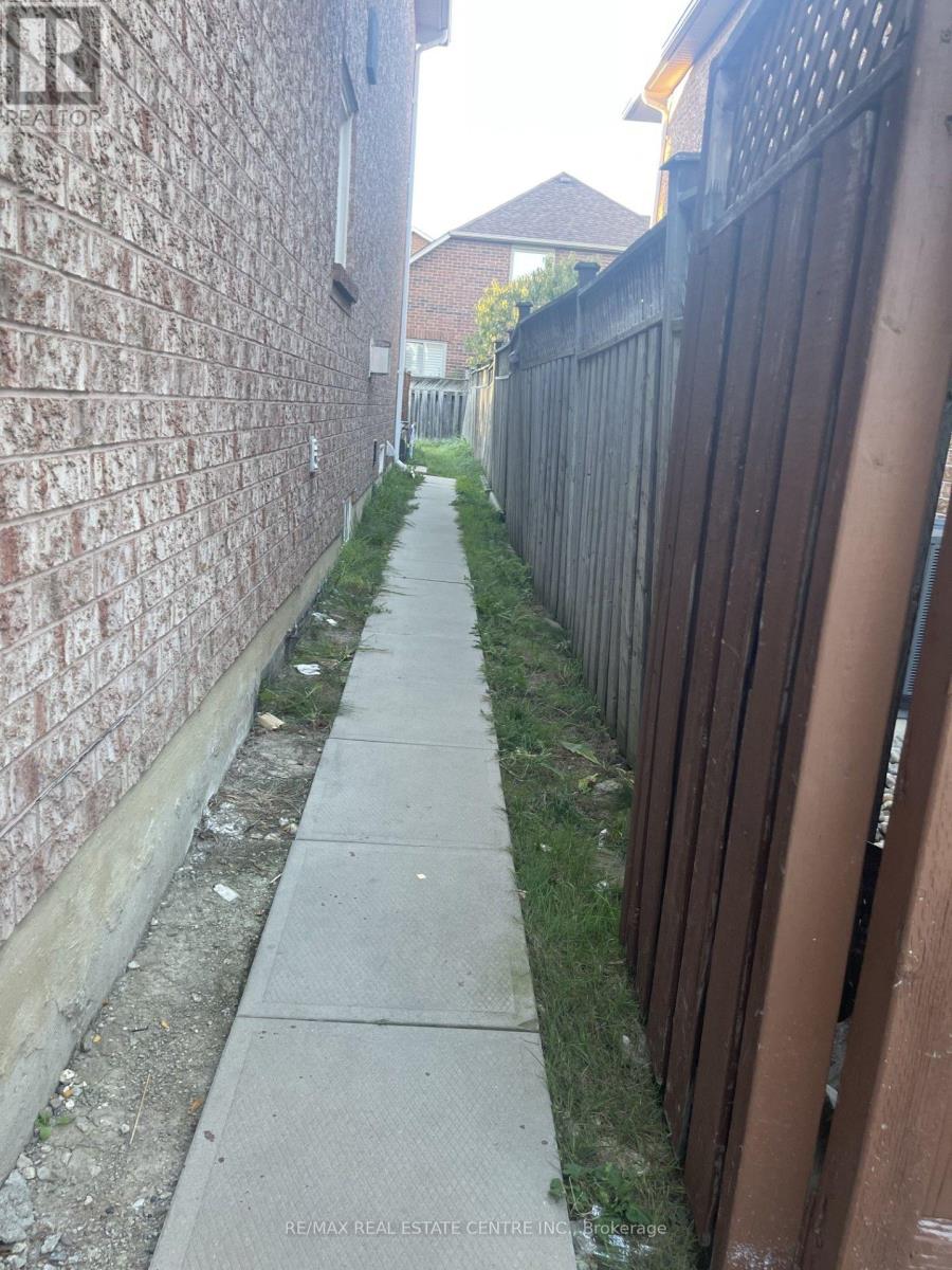 5583 Loonlake Bsmt Avenue, Mississauga, Ontario  L5V 2E4 - Photo 15 - W13862362