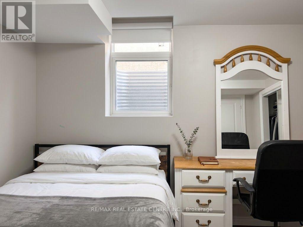 5583 Loonlake Bsmt Avenue, Mississauga, Ontario  L5V 2E4 - Photo 7 - W13862362