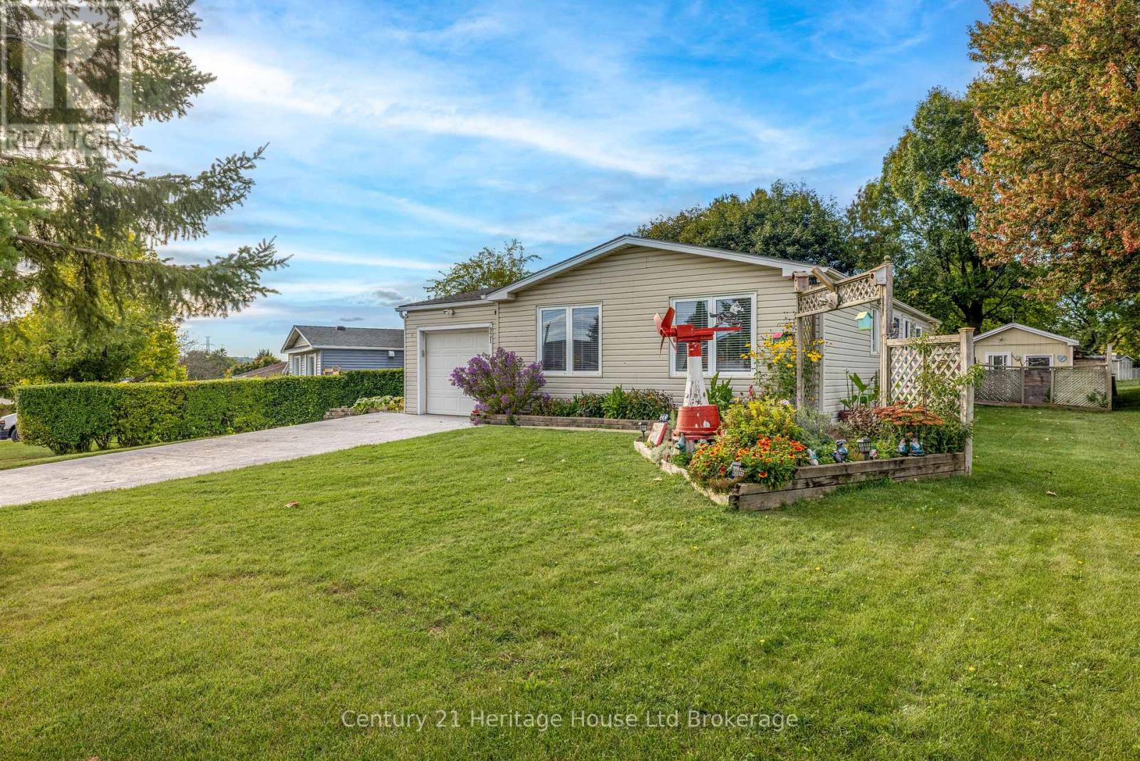 921 Lincoln Drive