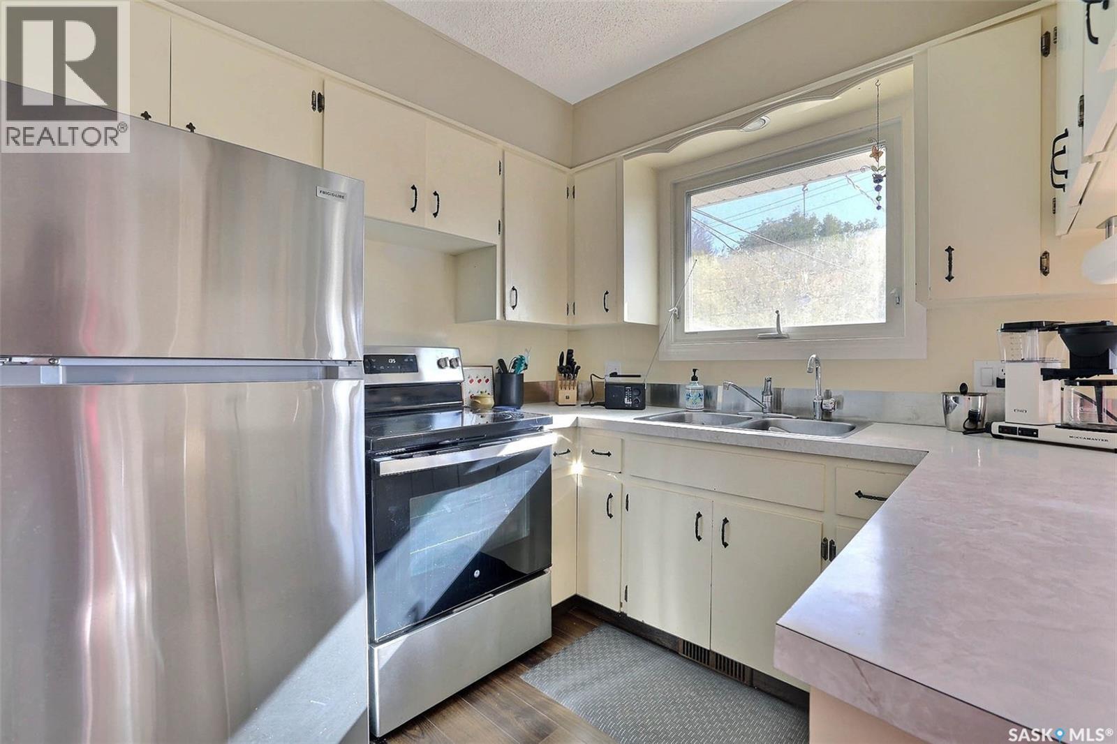 1425 9th Avenue N, Regina, Saskatchewan  S4R 0E6 - Photo 8 - SK050473