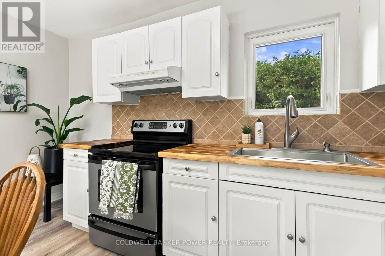 168 William Street, North Middlesex, Ontario  N0M 1A0 - Photo 12 - X13868216