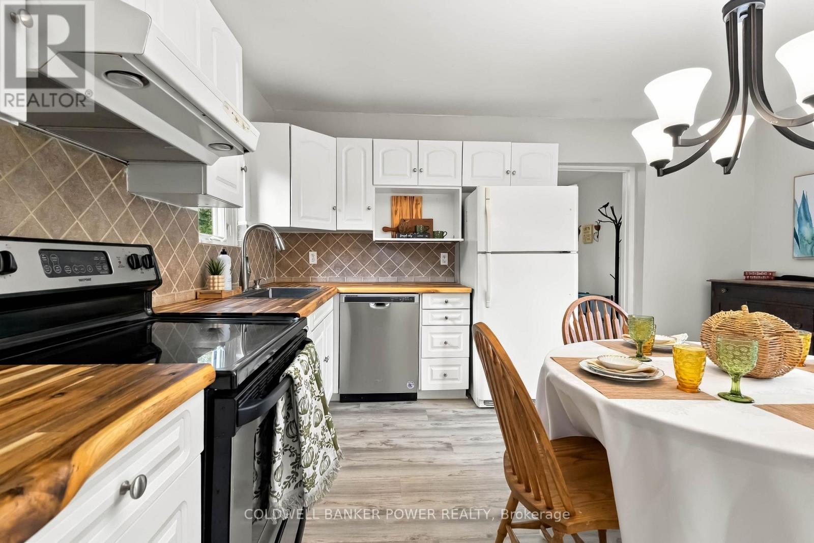 168 William Street, North Middlesex, Ontario  N0M 1A0 - Photo 13 - X13868216