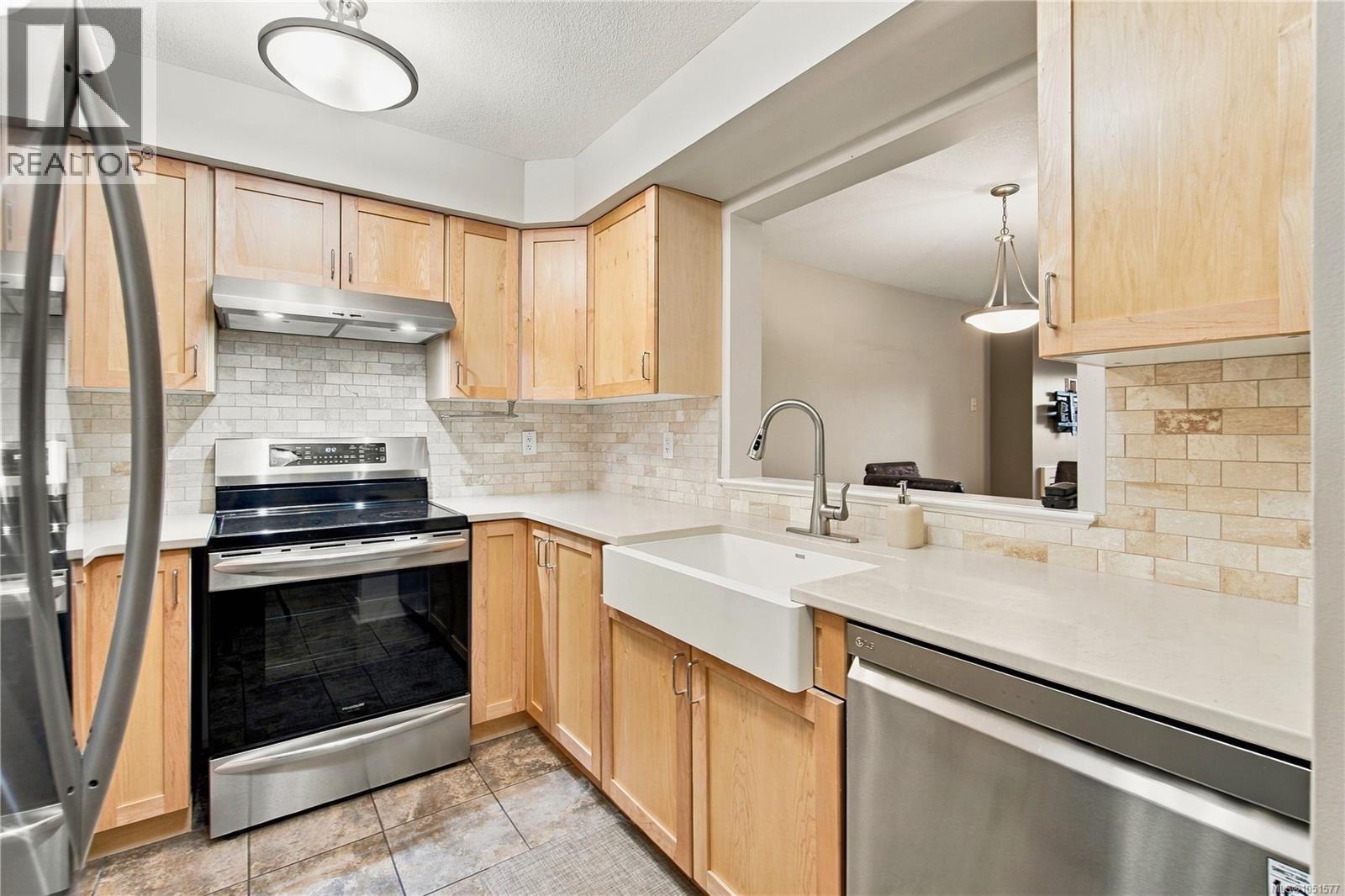 204 1620 Townsite Rd