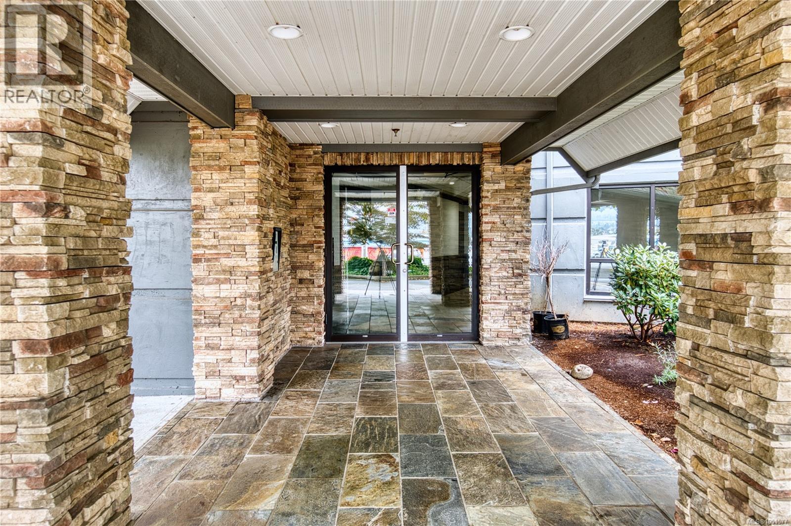 204 1620 Townsite Rd