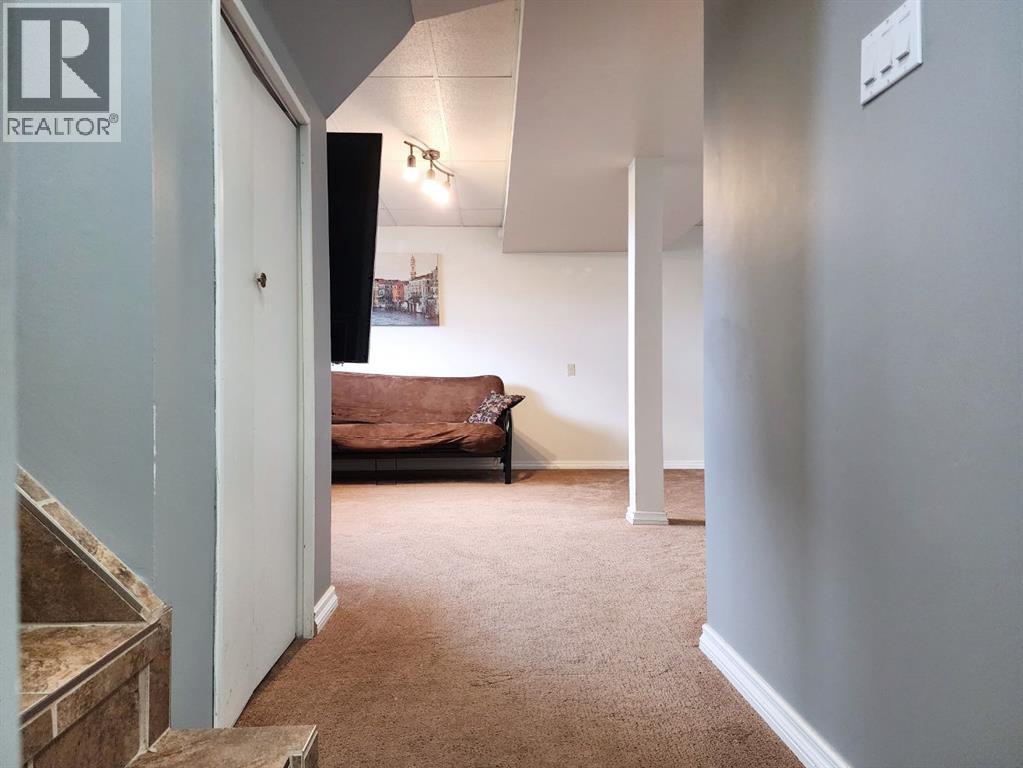 19 Willow Road W