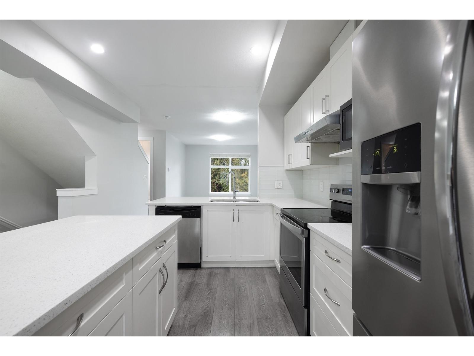 27 14660 105A AVENUE, surrey, British Columbia