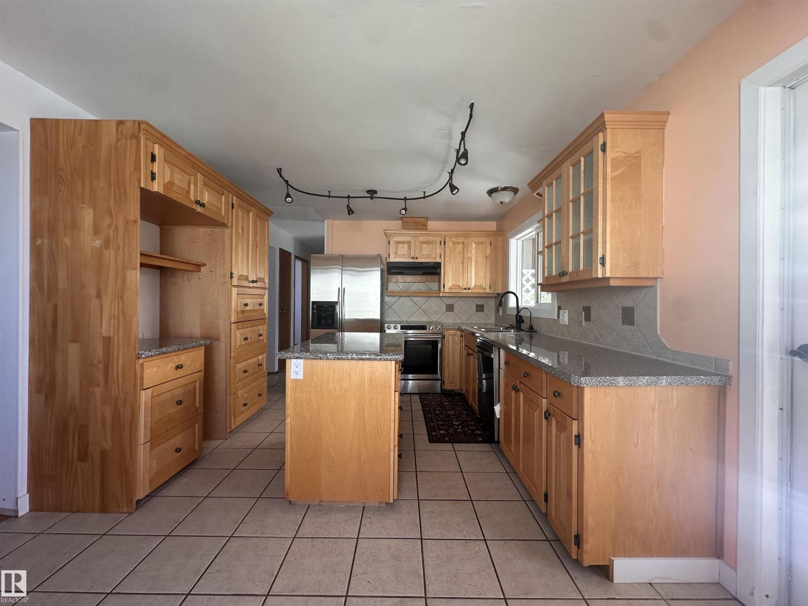 10647 106 ST