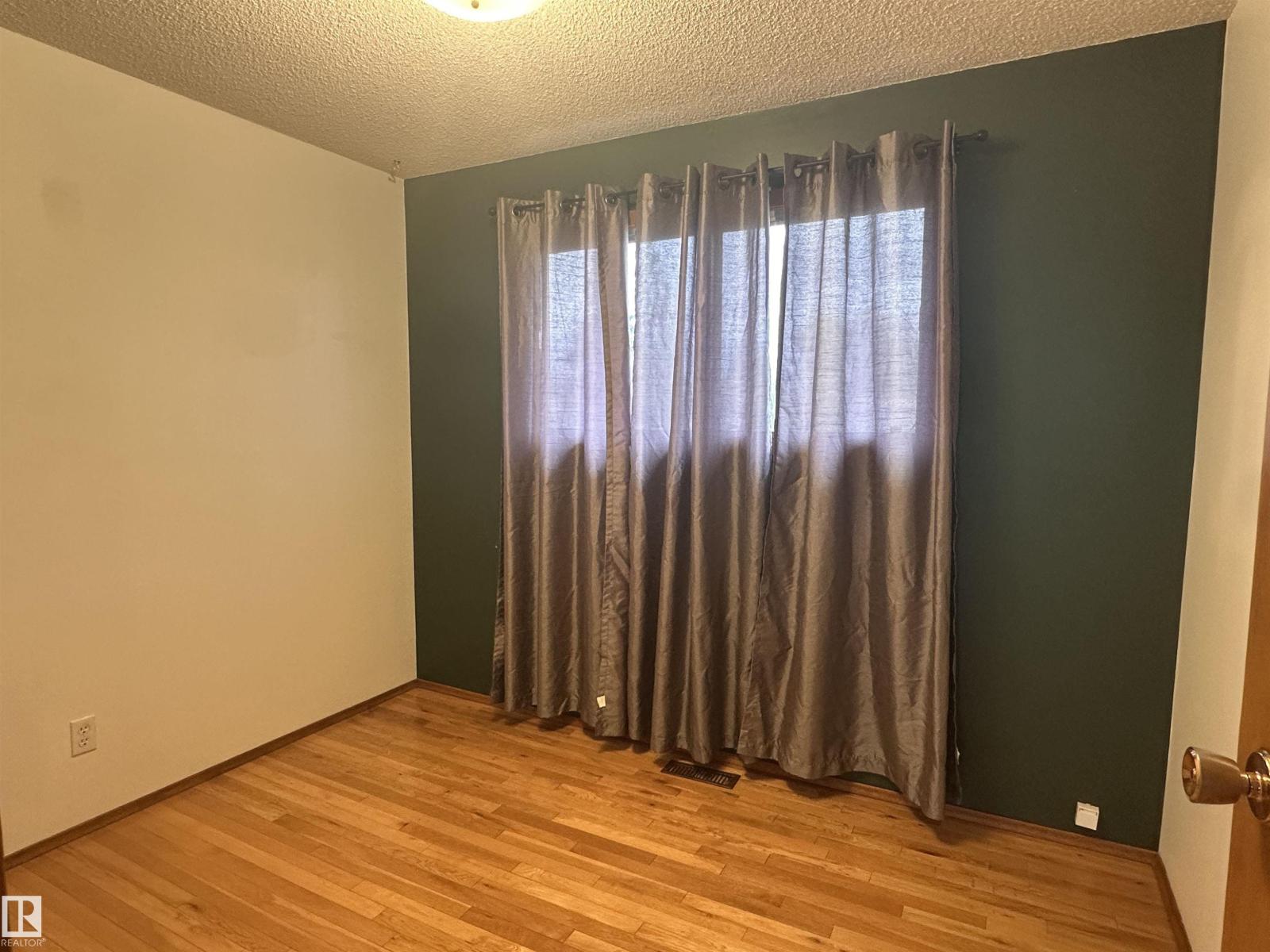 10647 106 ST