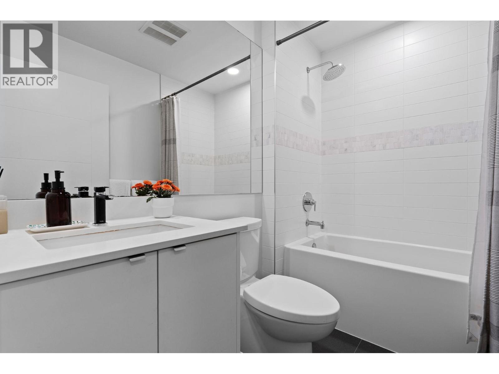 204 2345 Rindall Avenue, Port Coquitlam, British Columbia  V3C 0T1 - Photo 3 - R3172847