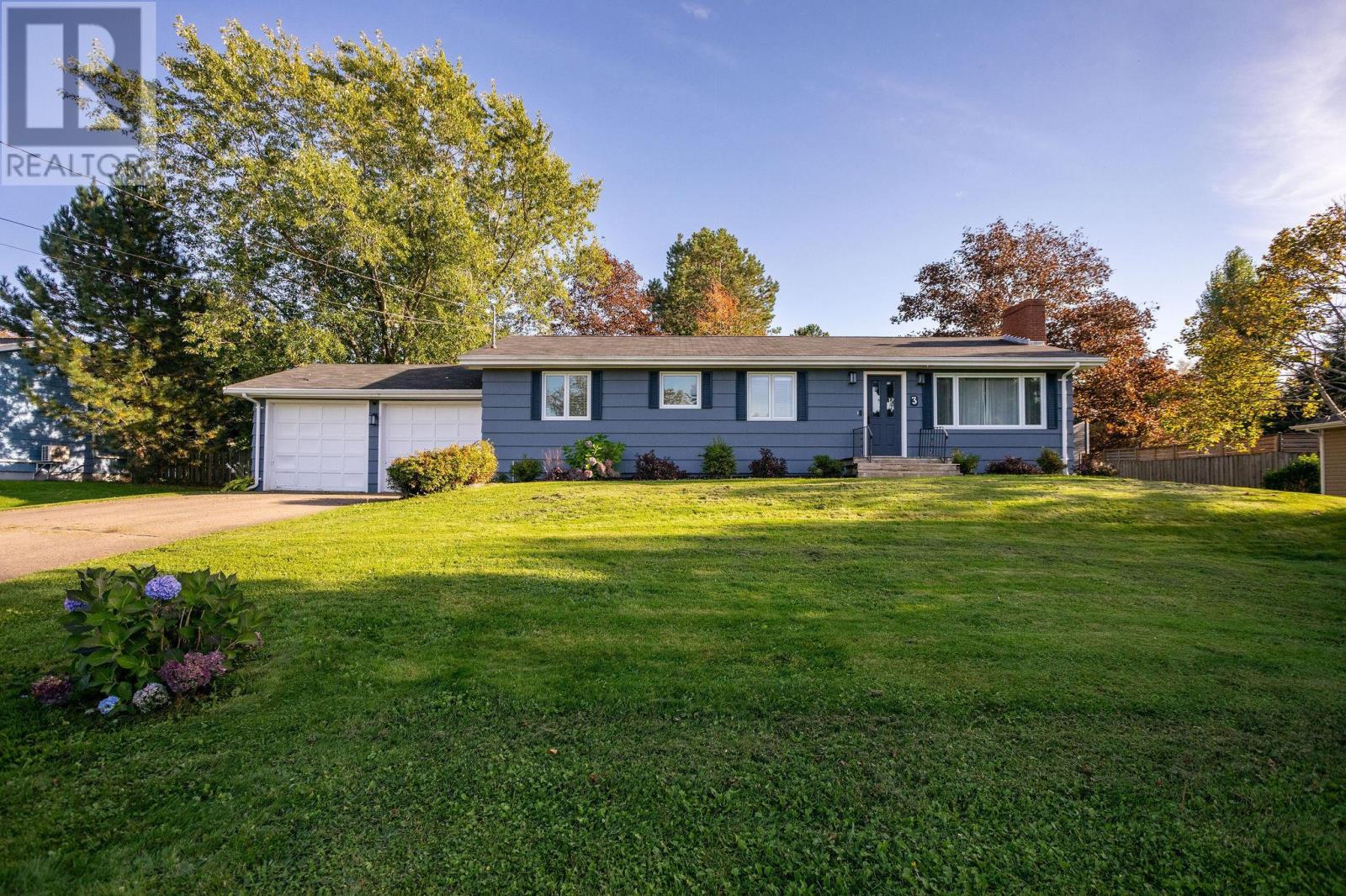 3 Ferguson Avenue, Stratford, Prince Edward Island  C1B 1B6 - Photo 1 - 202625278