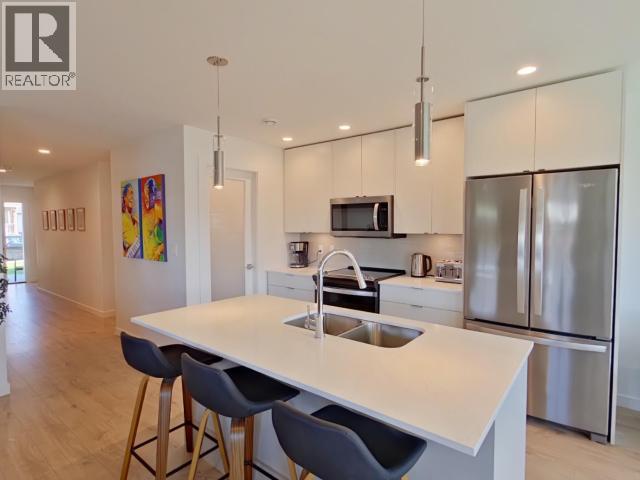 7295 EDGEHILL CRESCENT