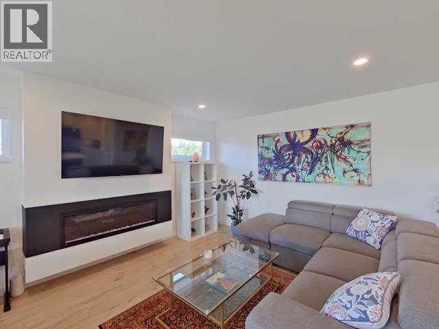 7295 EDGEHILL CRESCENT
