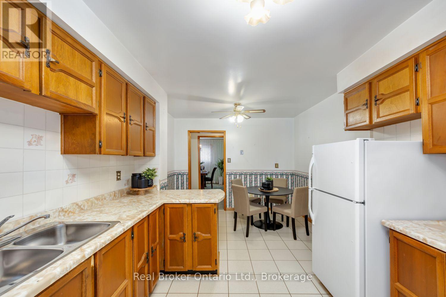 919 Exeter Street, Oshawa, Ontario  L1G 6R9 - Photo 14 - E13868334