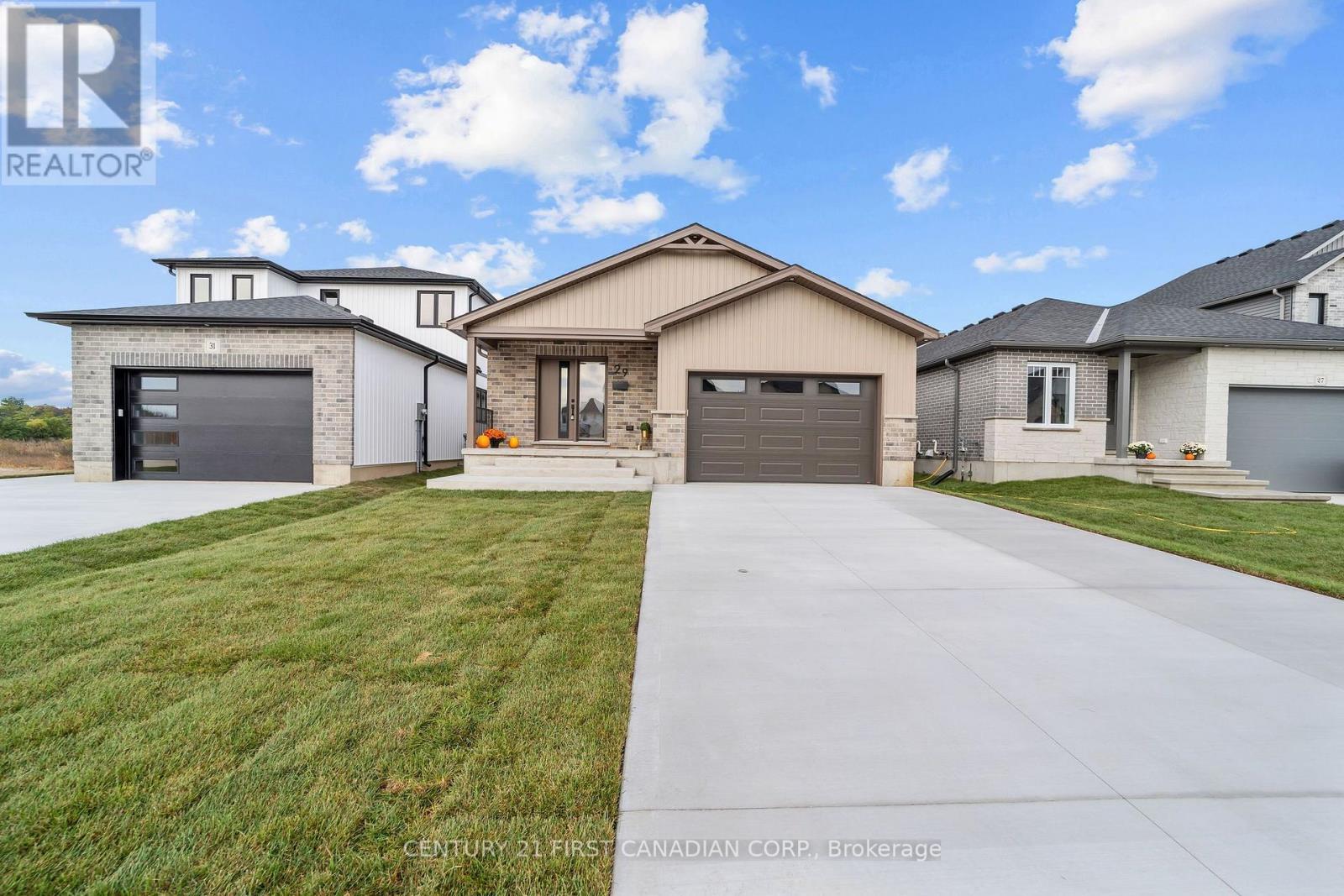 29 Sheldabren Street, North Middlesex, Ontario  N0M 1A0 - Photo 1 - X13868482