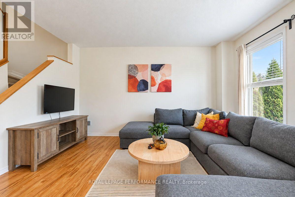 141 Arcola Private, Ottawa, Ontario  K1K 4W9 - Photo 5 - X13868512