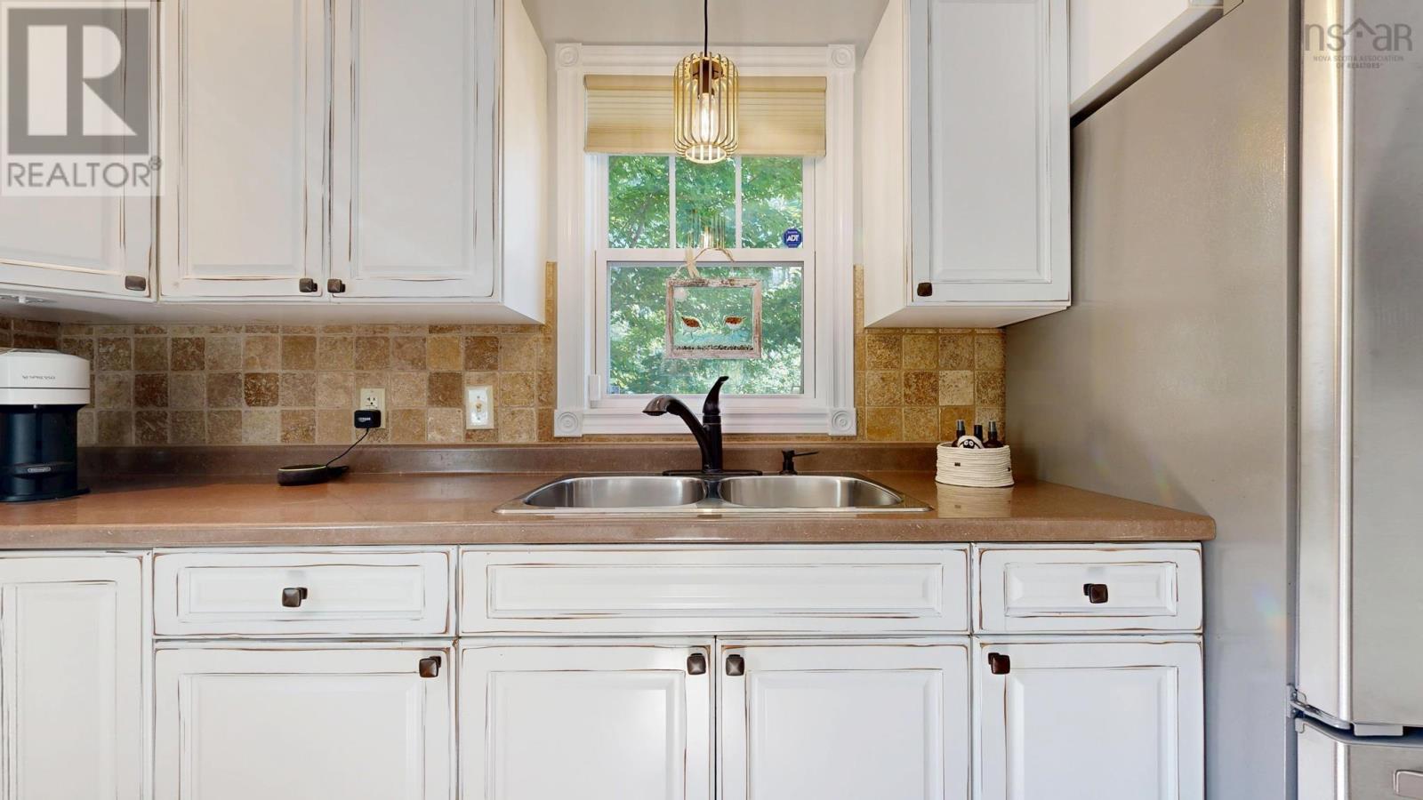 48 Pond Street, Mahone Bay, Nova Scotia  B0J 2E0 - Photo 12 - 202624877