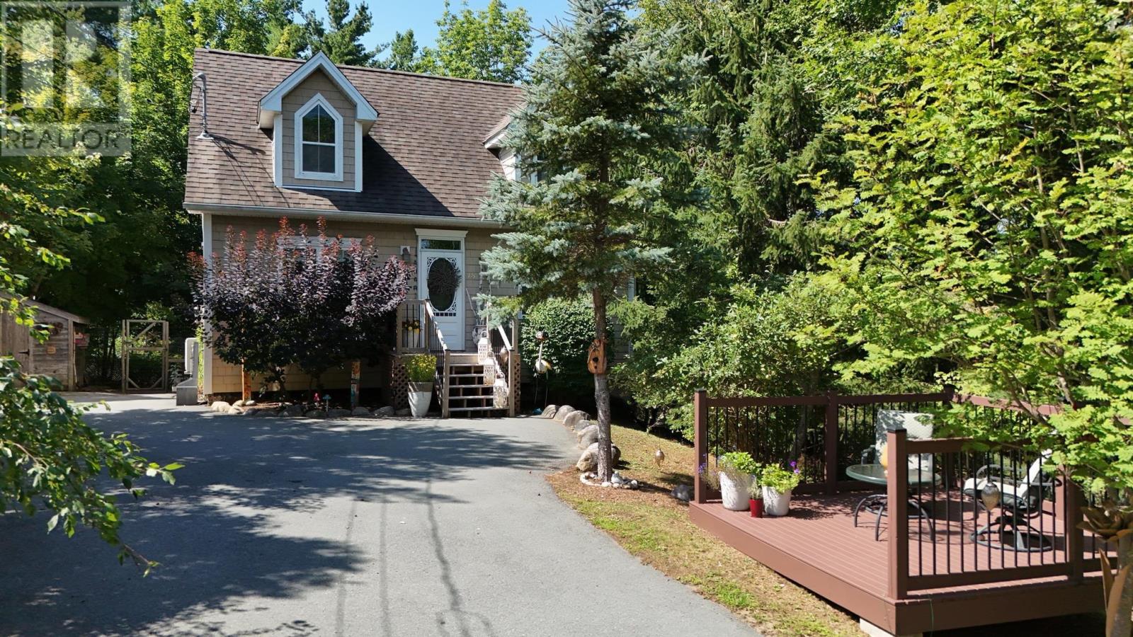 48 Pond Street Mahone Bay Nova Scotia Canada B0J2E0 2