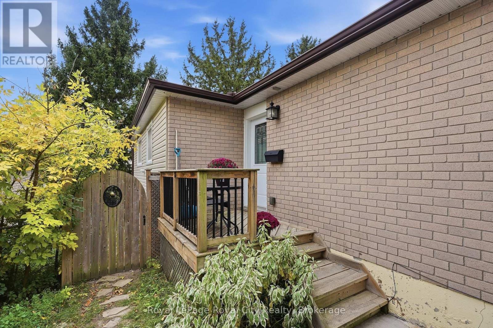 Upper - 37 Mcilwraith Crescent, Guelph, Ontario N1E 6J4 - Photo 3 - X13868496