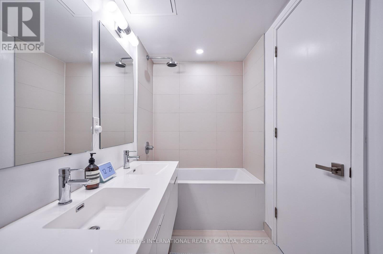 1402 - 99 Foxbar Road, Toronto, Ontario  M4V 0B2 - Photo 16 - C13868450