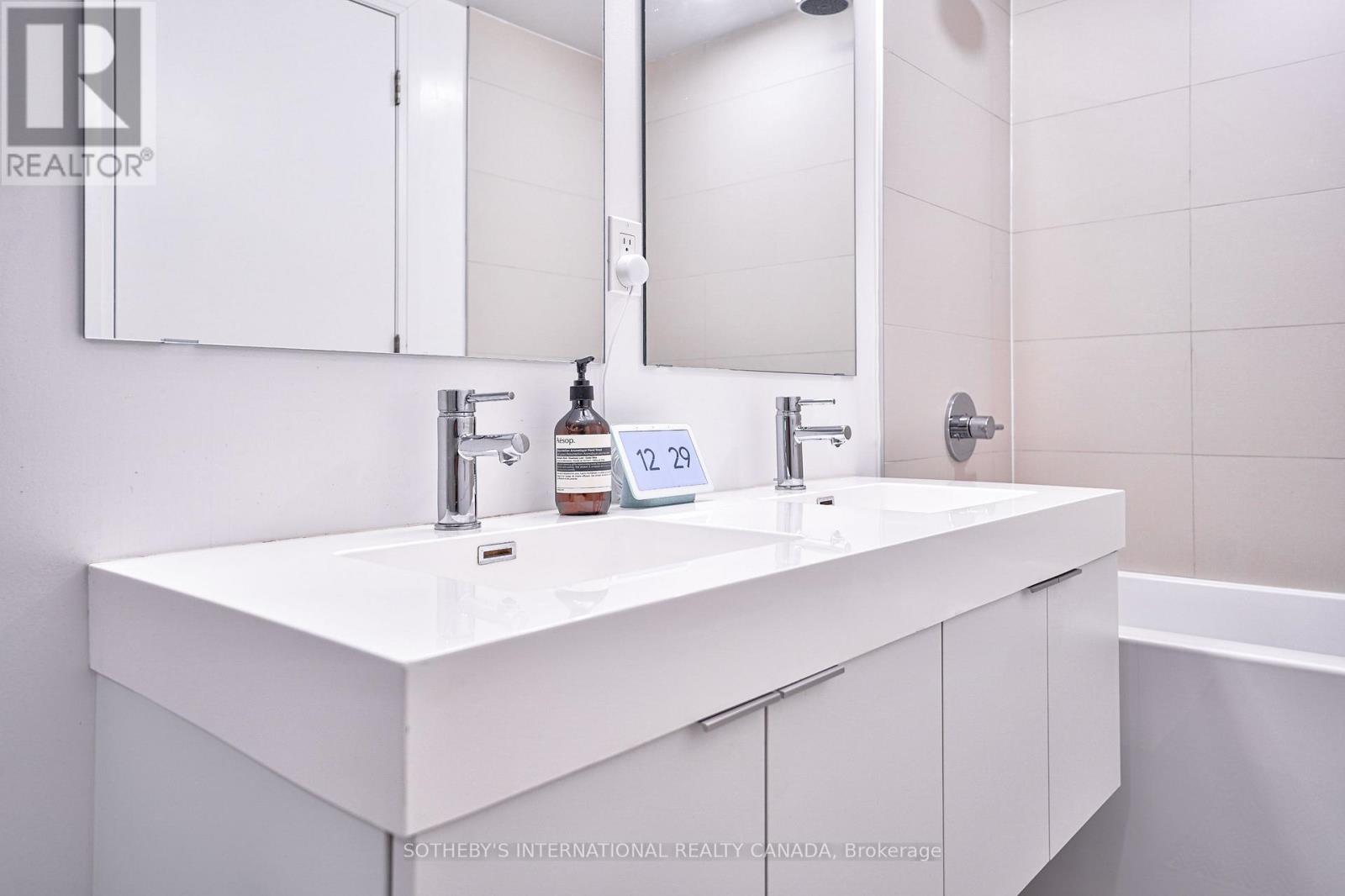 1402 - 99 Foxbar Road, Toronto, Ontario  M4V 0B2 - Photo 17 - C13868450