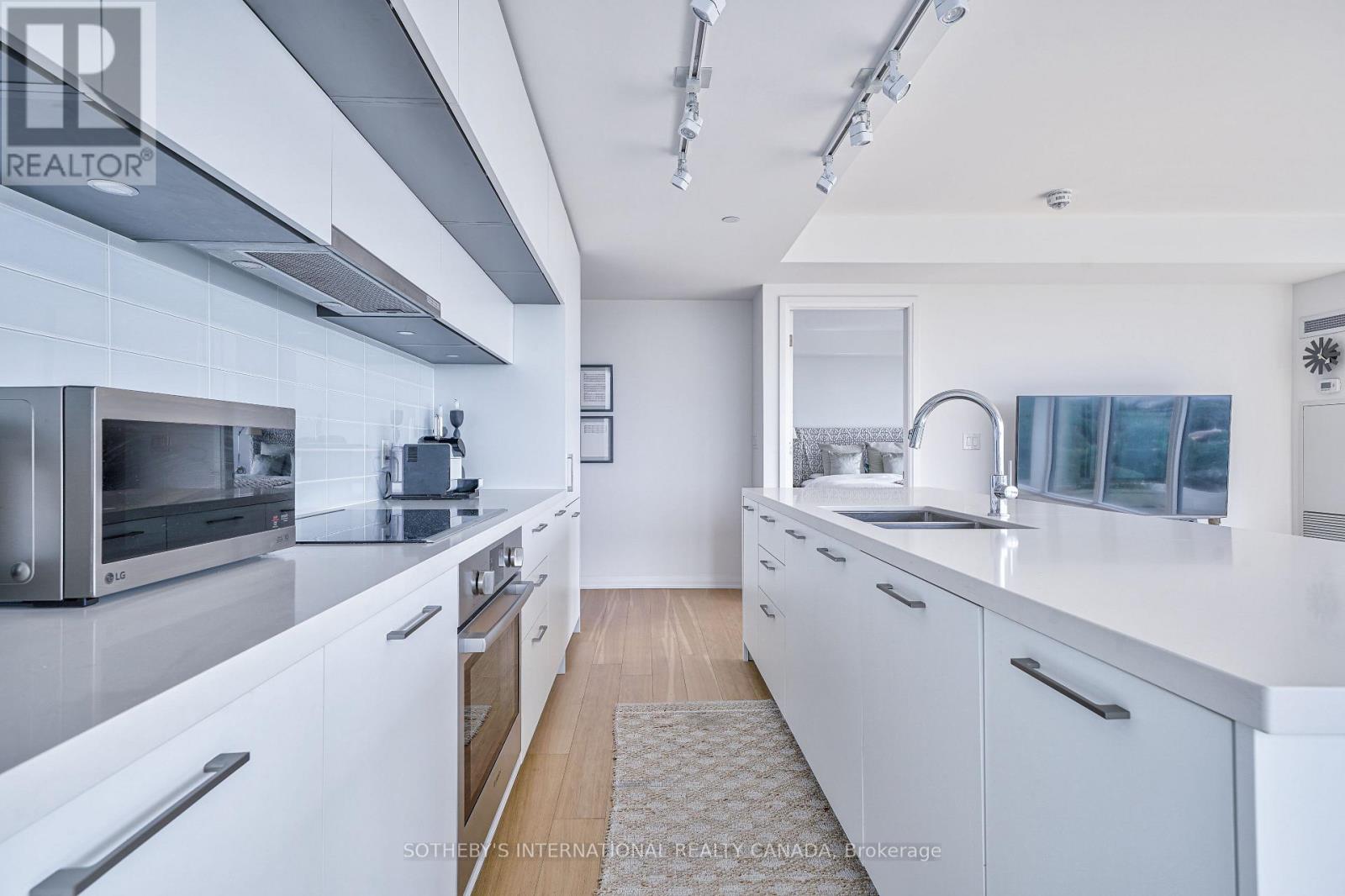 1402 - 99 Foxbar Road, Toronto, Ontario  M4V 0B2 - Photo 7 - C13868450