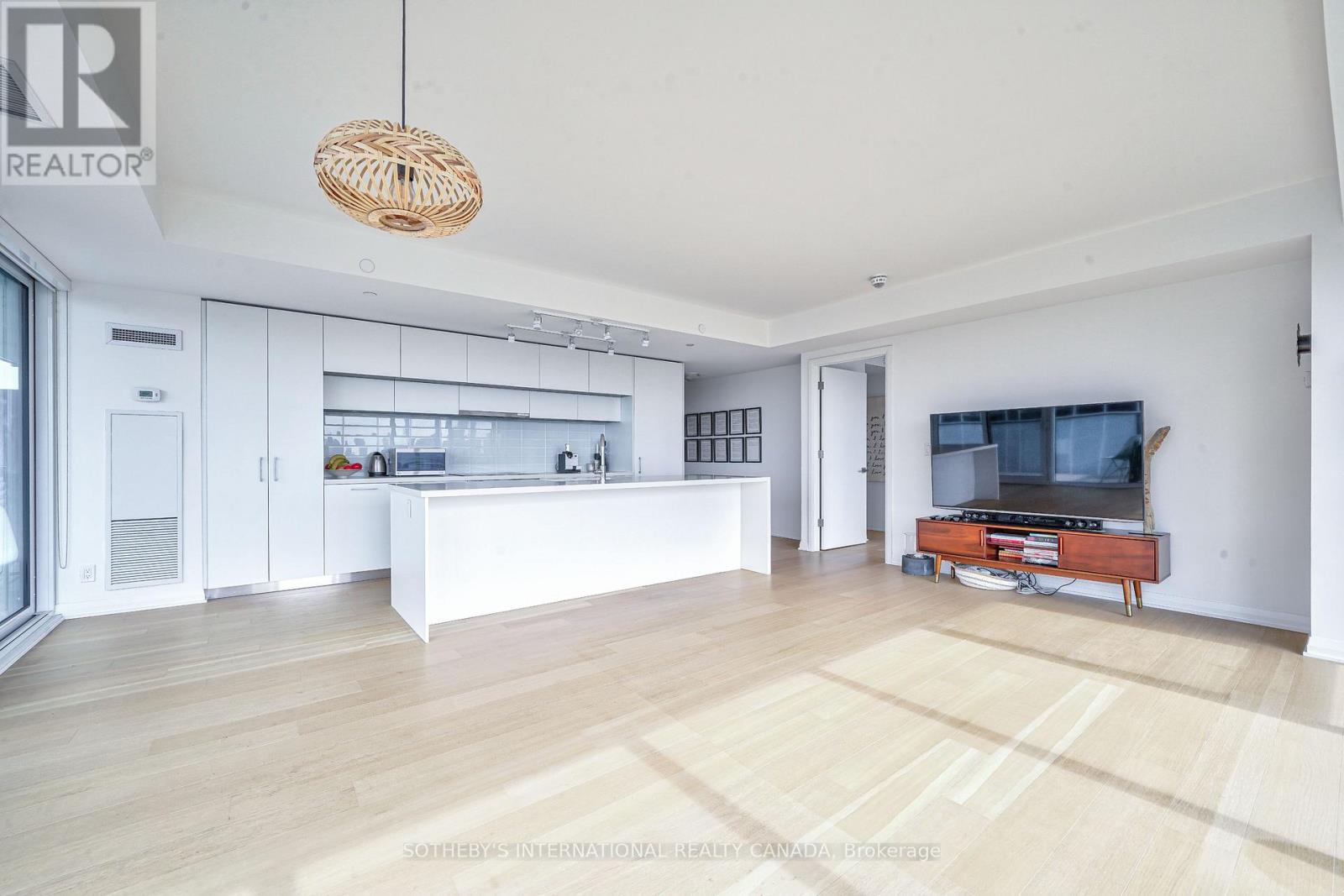 1402 - 99 Foxbar Road, Toronto, Ontario  M4V 0B2 - Photo 9 - C13868450