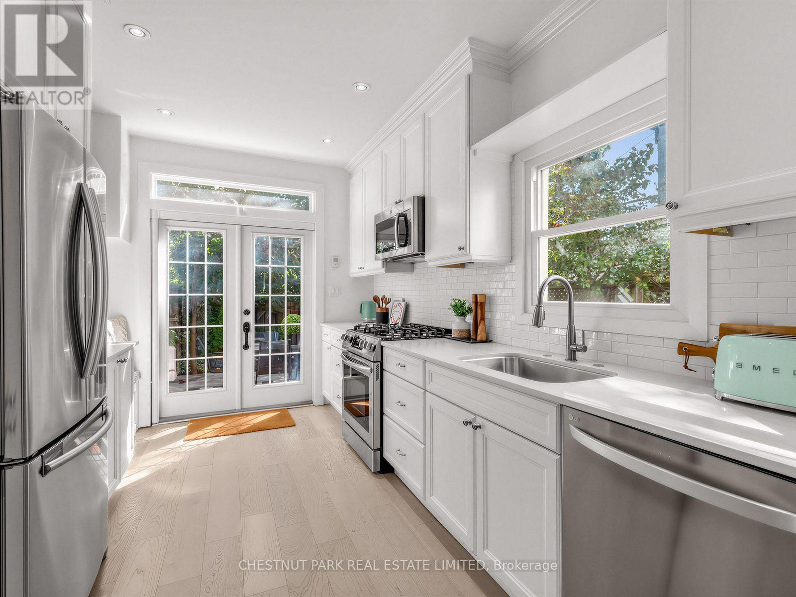 63 Alcorn Avenue, Toronto, Ontario  M4V 1E5 - Photo 12 - C13868462