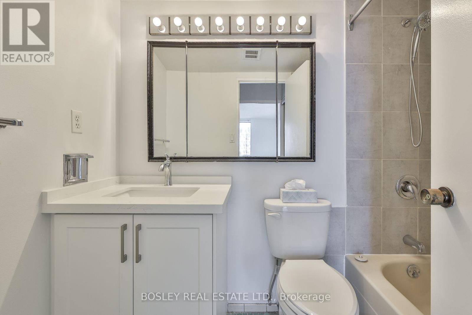 2825 - 33 Harbour Square, Toronto, Ontario  M5J 2Z6 - Photo 17 - C13868510