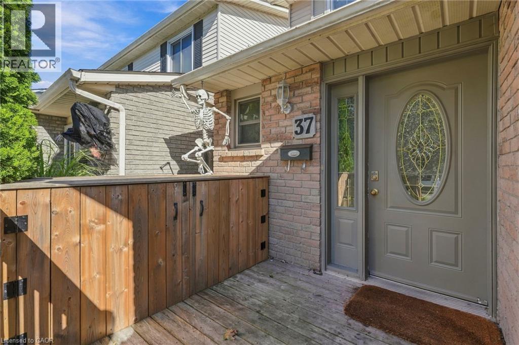 37 Bayview Drive, Grimsby, Ontario  L3M 4Z6 - Photo 3 - 40869408