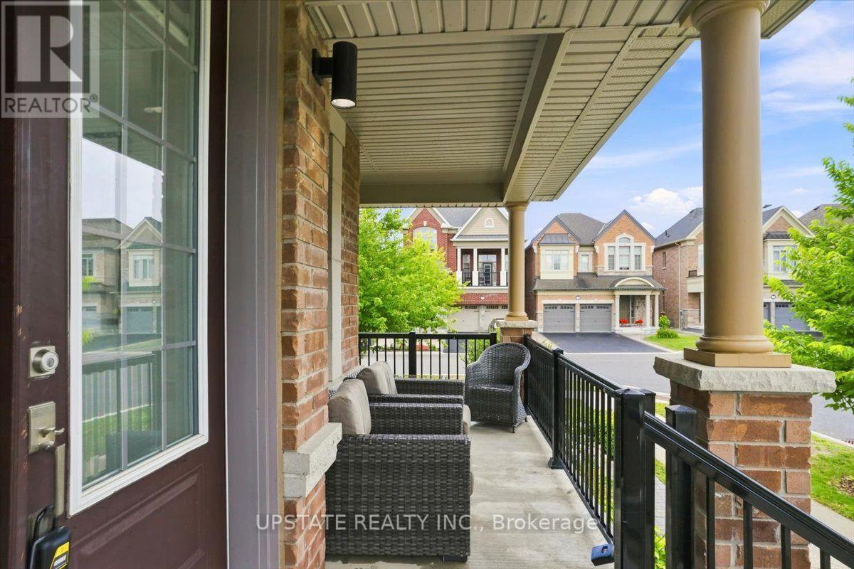18 Blenheim Circle, Whitby, Ontario  L1P 0E2 - Photo 3 - E13868520