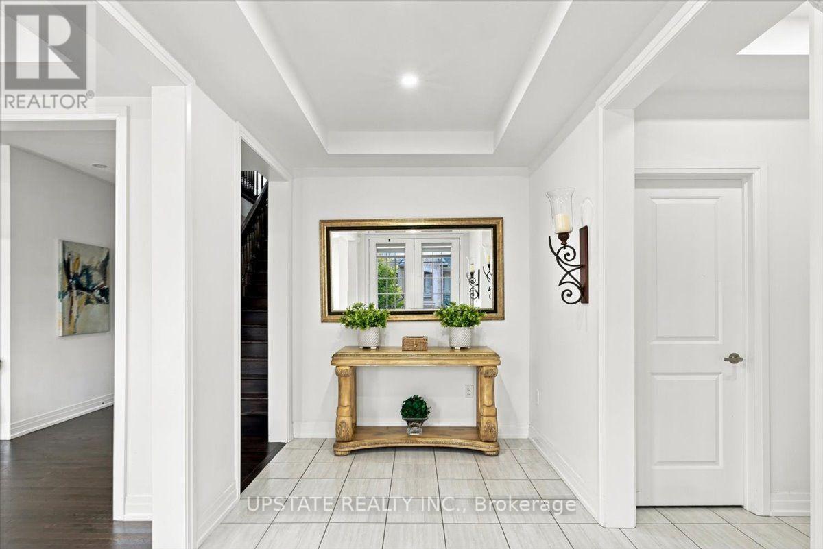 18 Blenheim Circle, Whitby, Ontario  L1P 0E2 - Photo 6 - E13868520