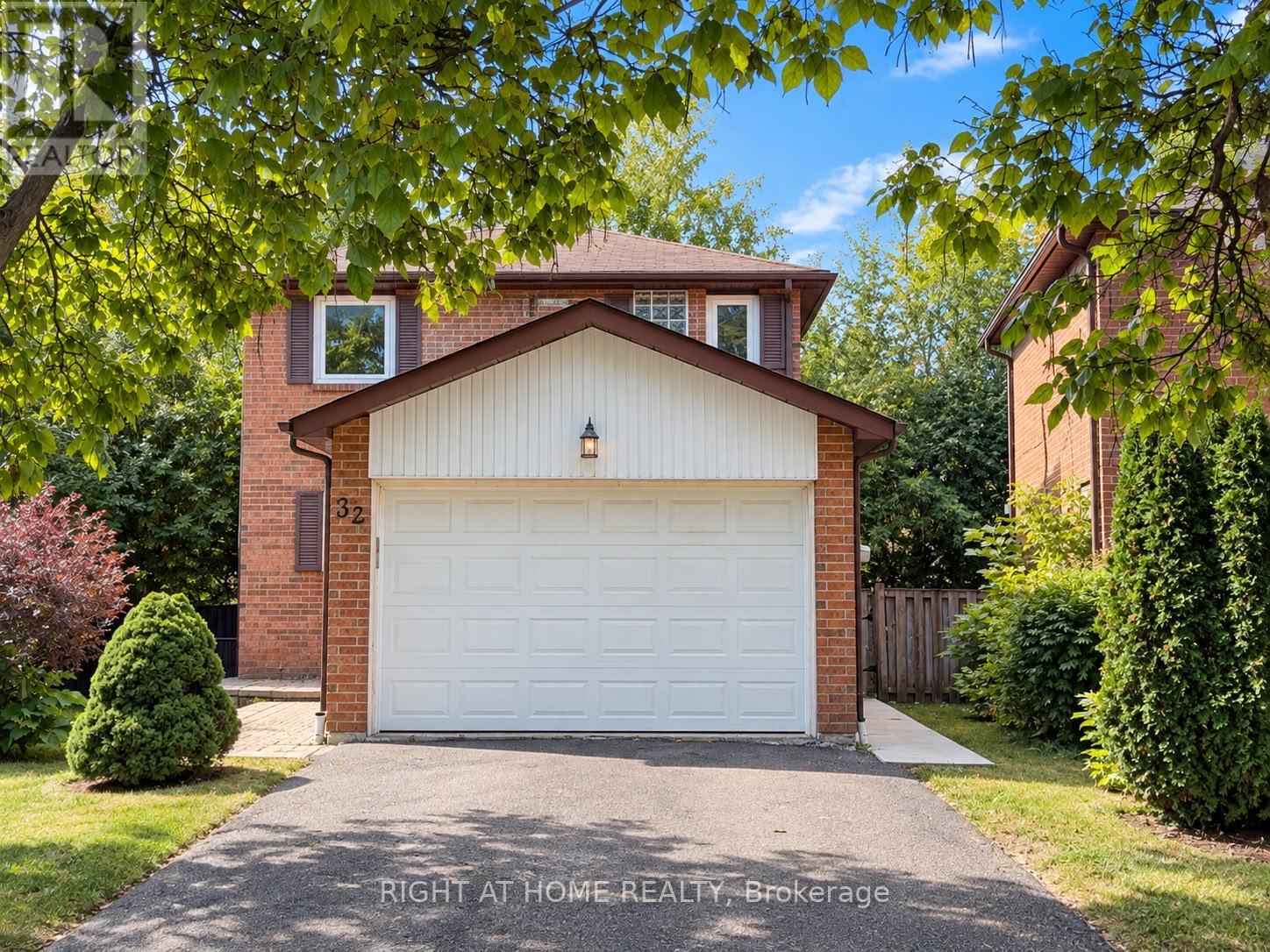 32 ARANKA COURT, Richmond Hill, Ontario