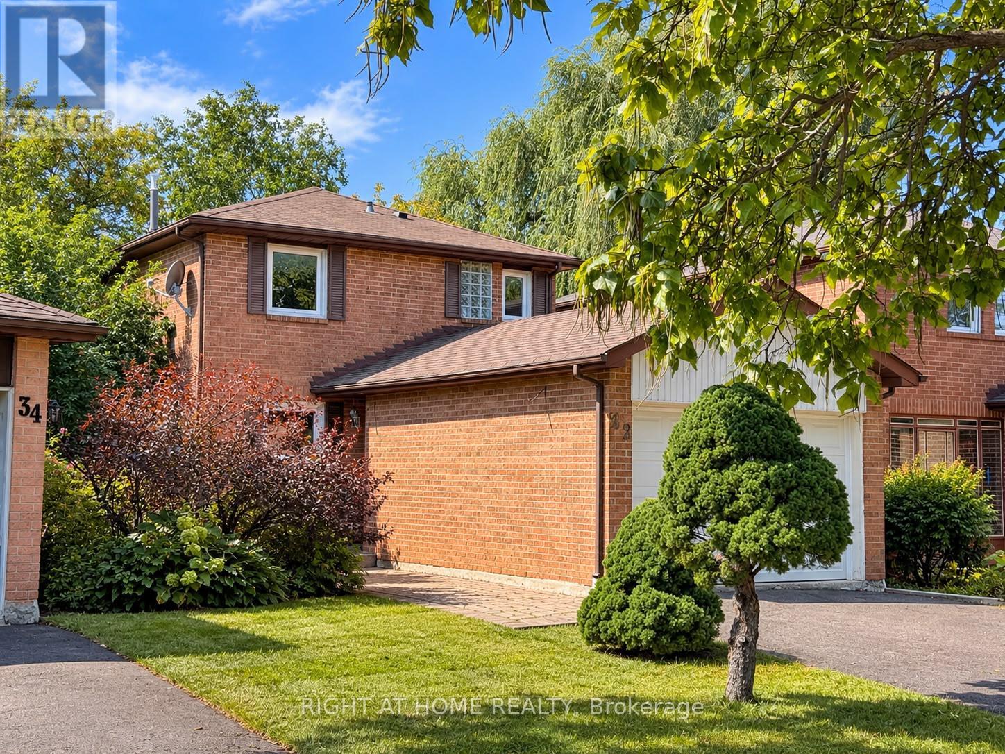 32 Aranka Court, Richmond Hill, Ontario  L4C 7T9 - Photo 3 - N13868250