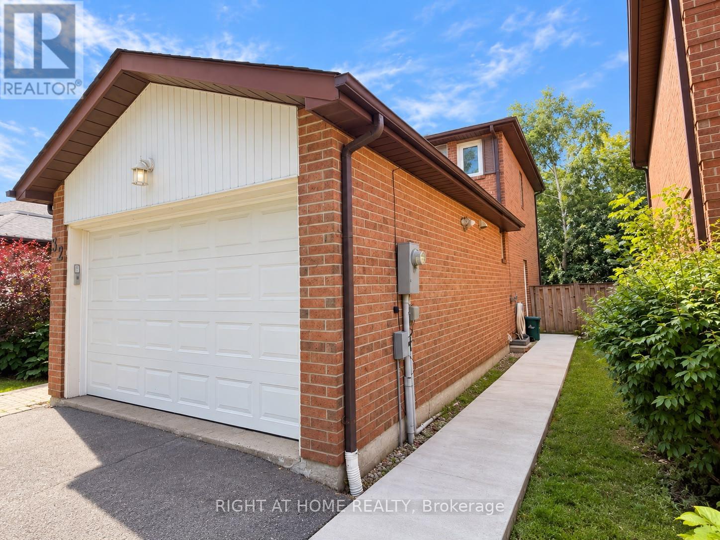 32 Aranka Court, Richmond Hill, Ontario  L4C 7T9 - Photo 5 - N13868250
