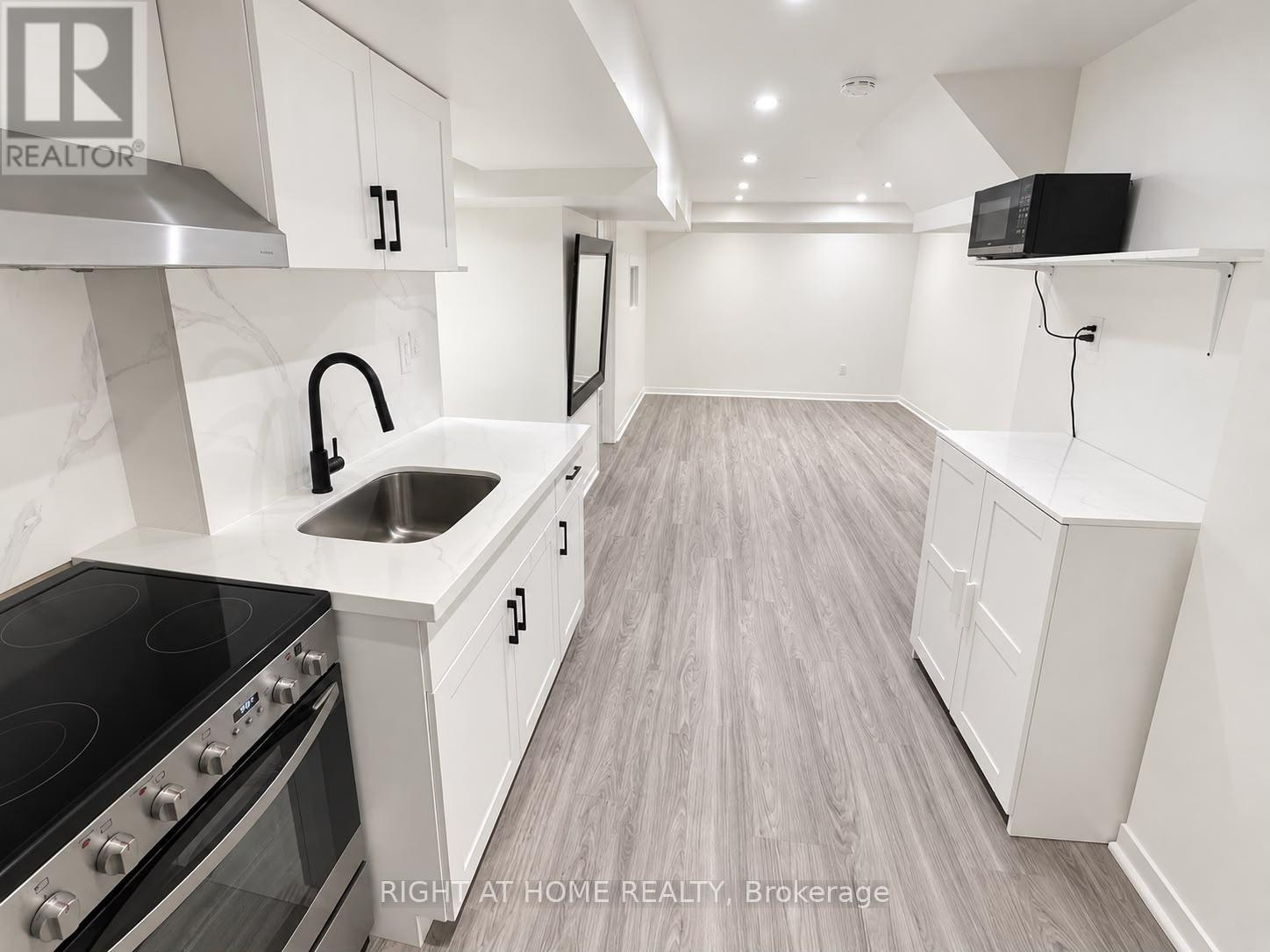 32 Aranka Court, Richmond Hill, Ontario  L4C 7T9 - Photo 8 - N13868250