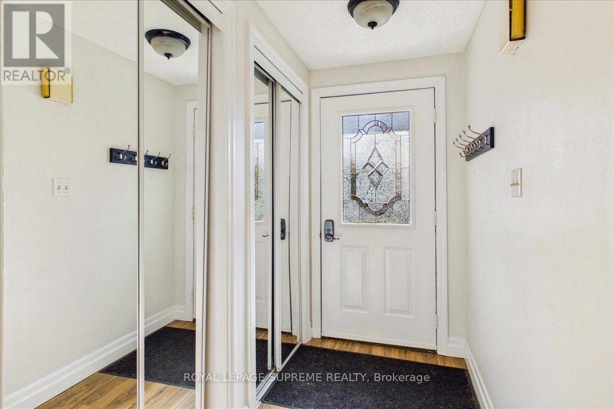 Upper - 46 Ridgeway Avenue, Barrie (Allandale Heights), Ontario  L4N 5L2 - Photo 4 - S13868324