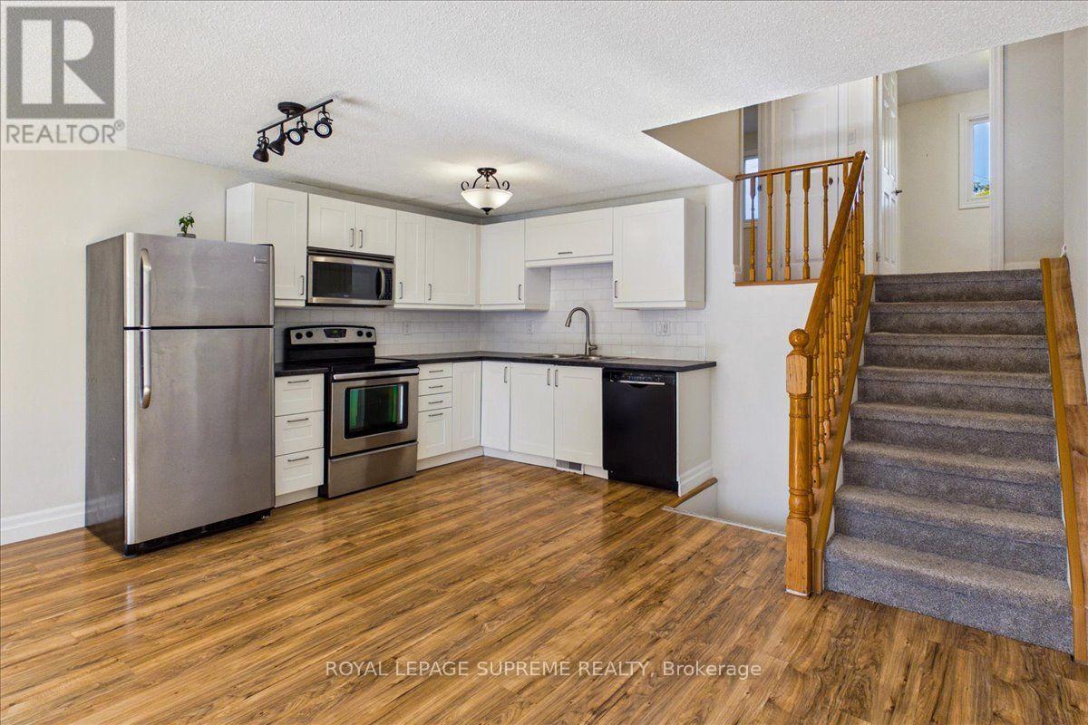 Upper - 46 Ridgeway Avenue, Barrie (Allandale Heights), Ontario  L4N 5L2 - Photo 5 - S13868324