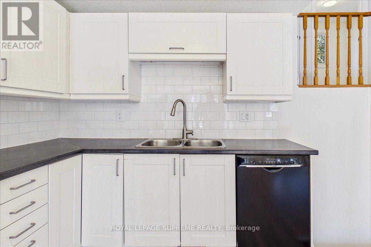 Upper - 46 Ridgeway Avenue, Barrie (Allandale Heights), Ontario  L4N 5L2 - Photo 8 - S13868324