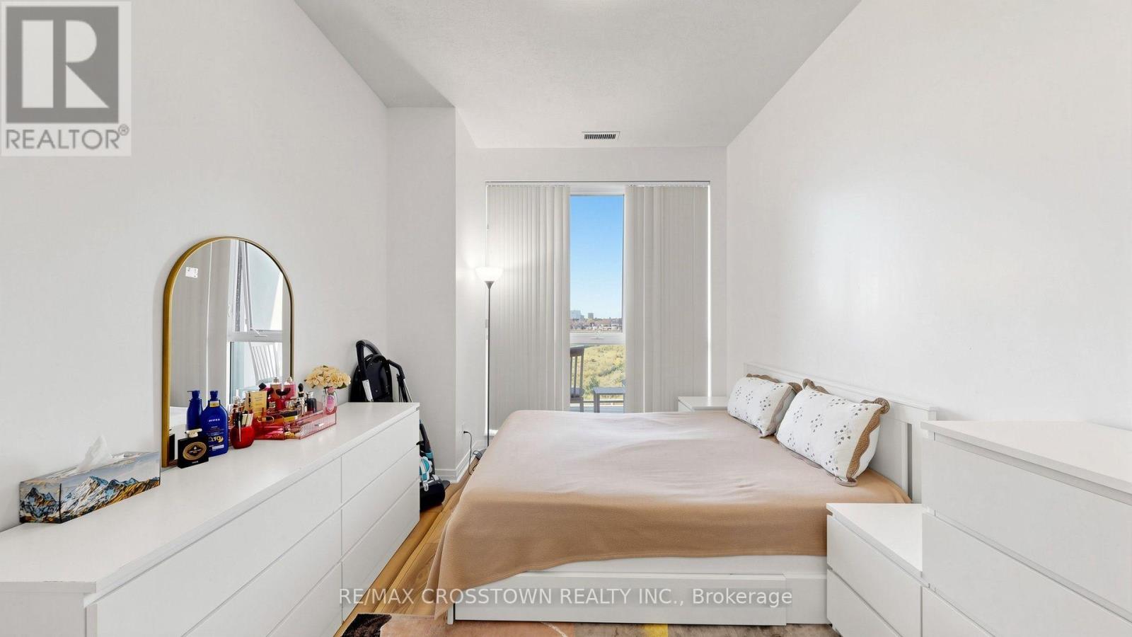 402 - 75 EGLINTON AVENUE W