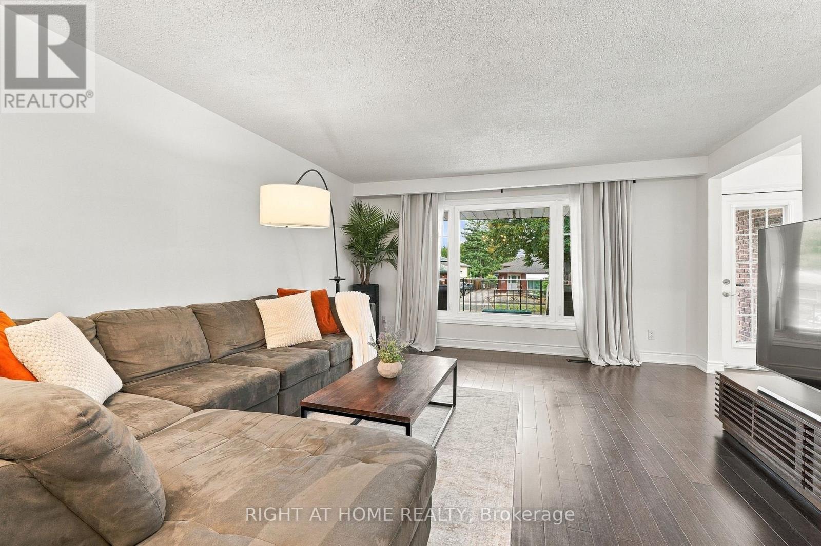 1963 Carrera Lane, Mississauga, Ontario  L5J 1C6 - Photo 11 - W13868314