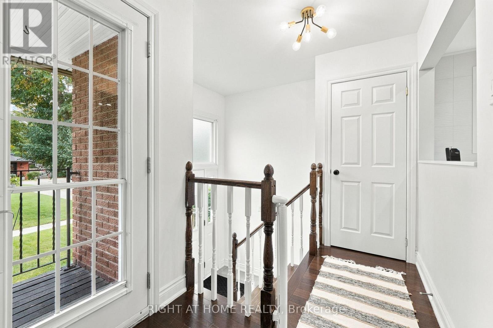 1963 Carrera Lane, Mississauga, Ontario  L5J 1C6 - Photo 2 - W13868314