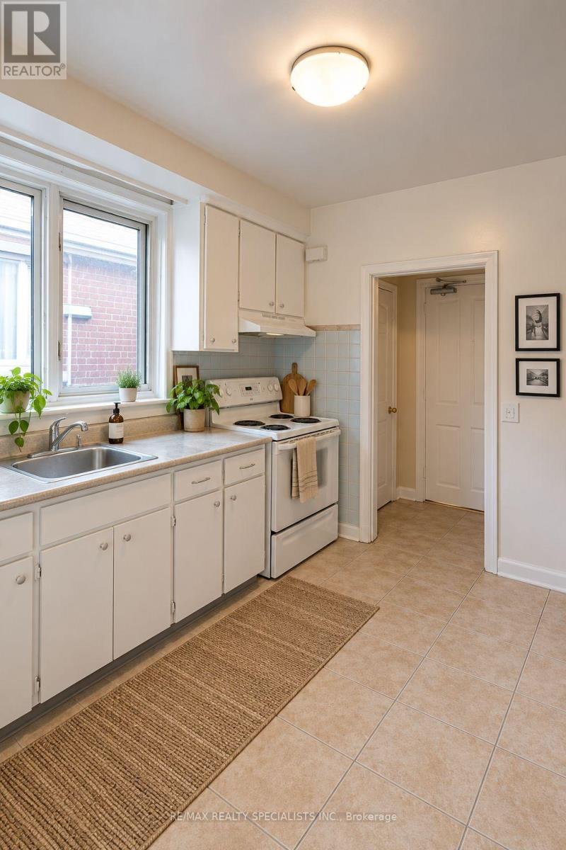 3 - 163 Morrison Avenue, Toronto, Ontario  M6E 1M7 - Photo 7 - W13868358