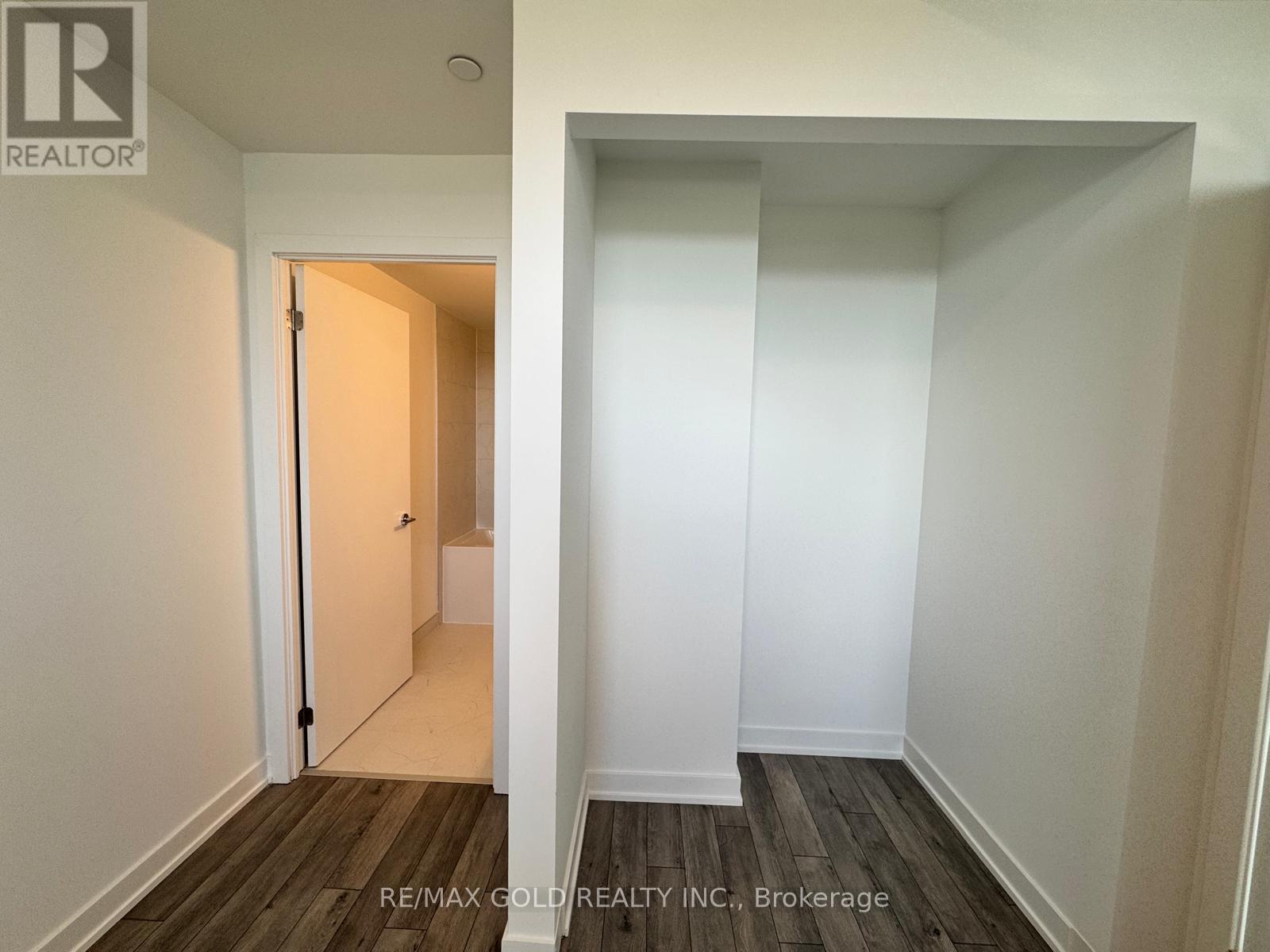 622 - 1005 Dundas Street E, Oakville, Ontario  L6H 8C7 - Photo 2 - W13868380