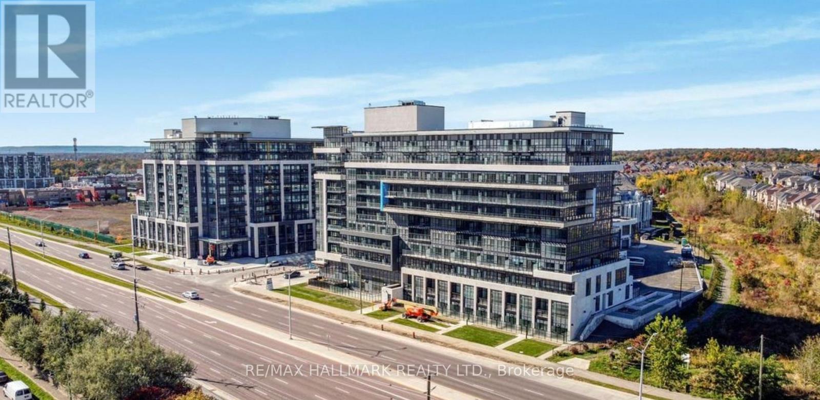 330 - 395 DUNDAS STREET W