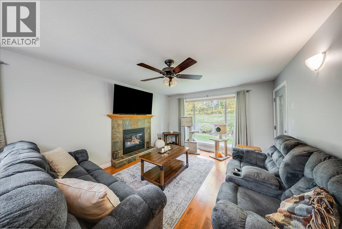 114 Mountain Side Drive, Fruitvale, British Columbia V0G 1L0 - Photo 8 - 10402592
