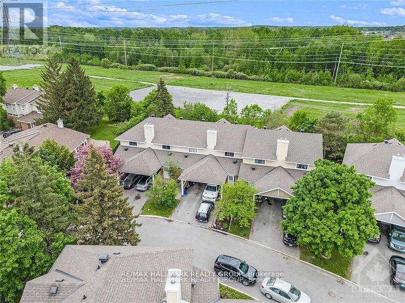 - - 84 PADDINGTON PRIVATE, Ottawa, Ontario