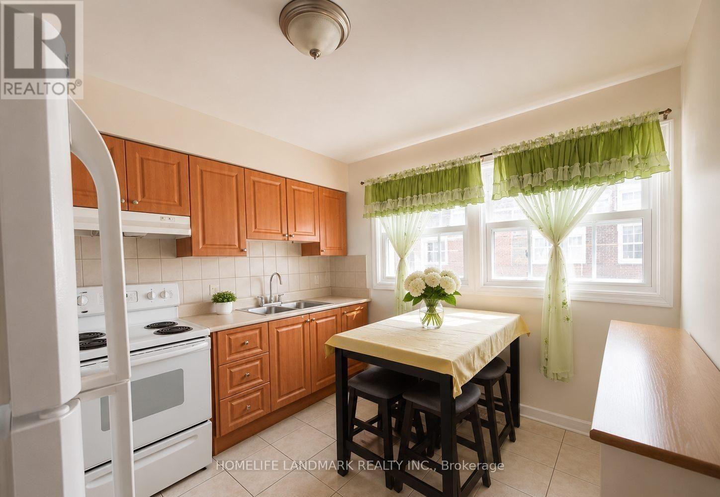 110 PURPLEDUSK TRAIL, Toronto, Ontario