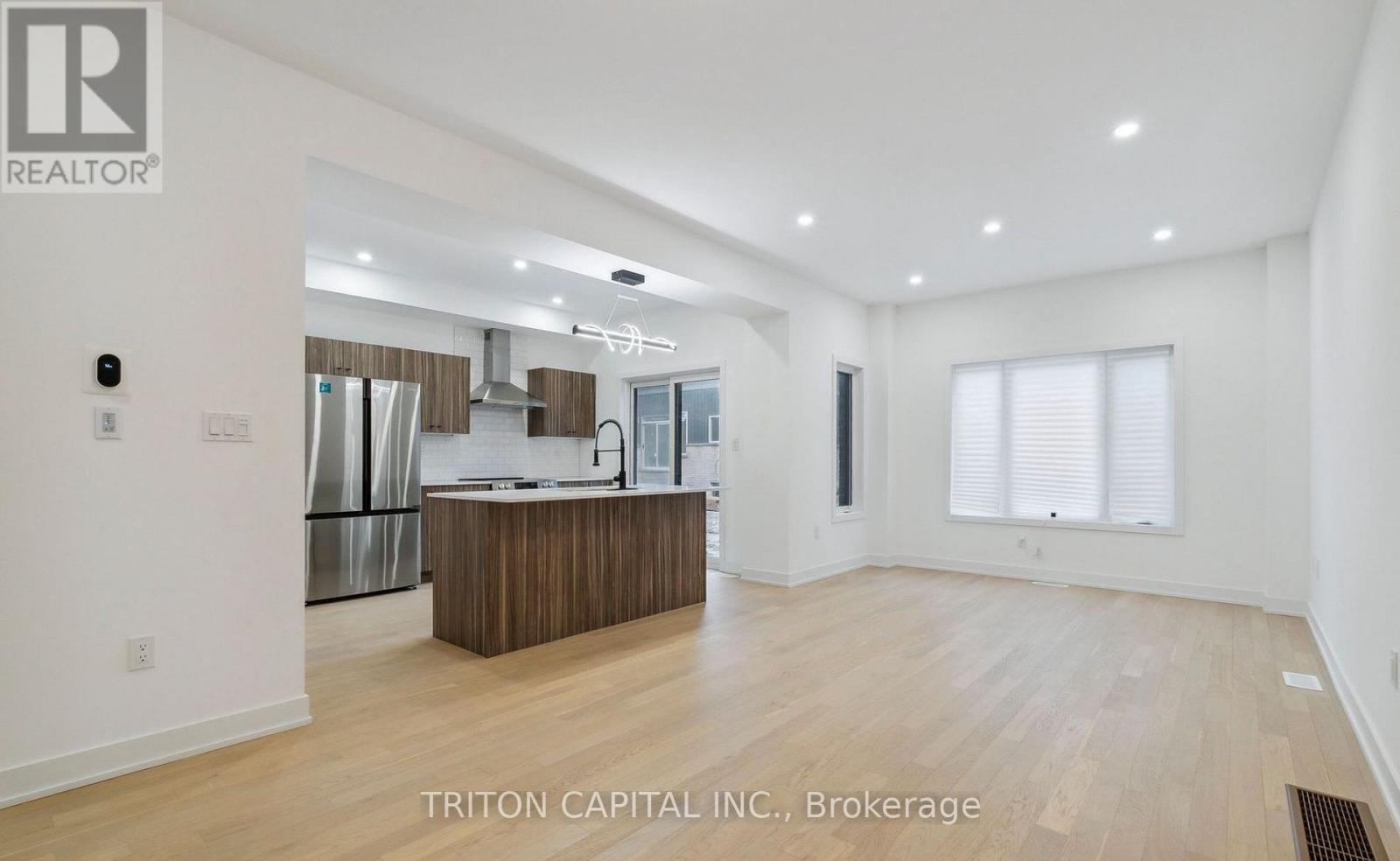 Upper - 75 Wheatfield Road, Barrie, Ontario L9J 0C2 - Photo 3 - S13868630