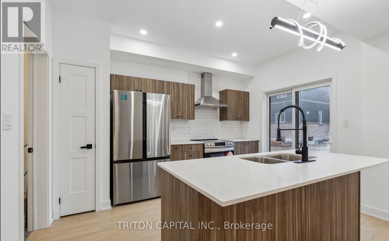 Upper - 75 Wheatfield Road, Barrie, Ontario L9J 0C2 - Photo 4 - S13868630