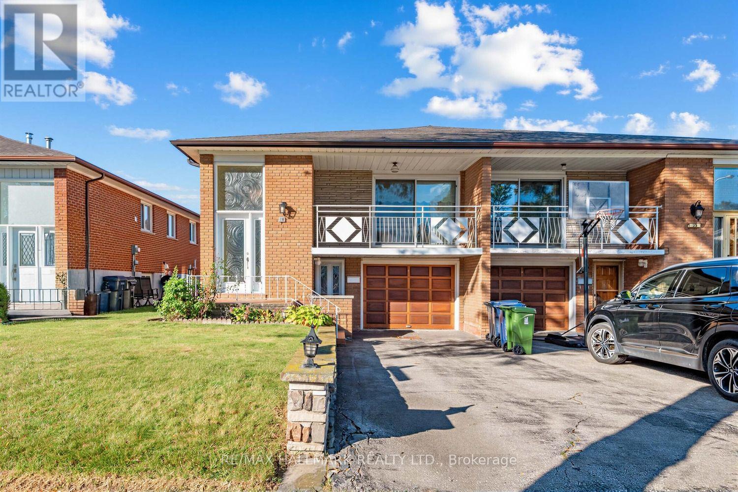 18 SORLYN AVENUE, Toronto, Ontario